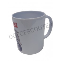 taza con vespa gris